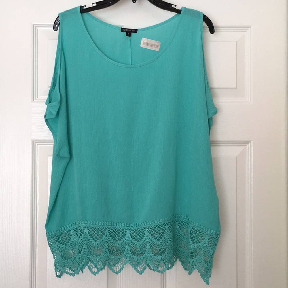 mm(mm(mm-Ladies Cold Shoulder Blouse NWOT-Size M